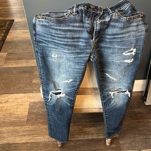 Men’s American Eagle Denim with Airflex+Temp Tech in distressed Athletic Skinny